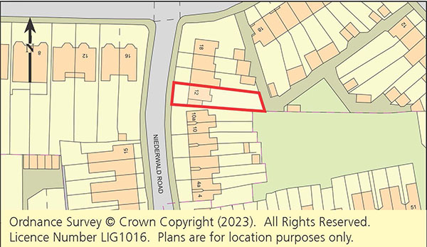 Lot: 100 - HOUSE WITH GARAGE, IN NEED OF FULL REFURBISHMENT AND RENOVATION -